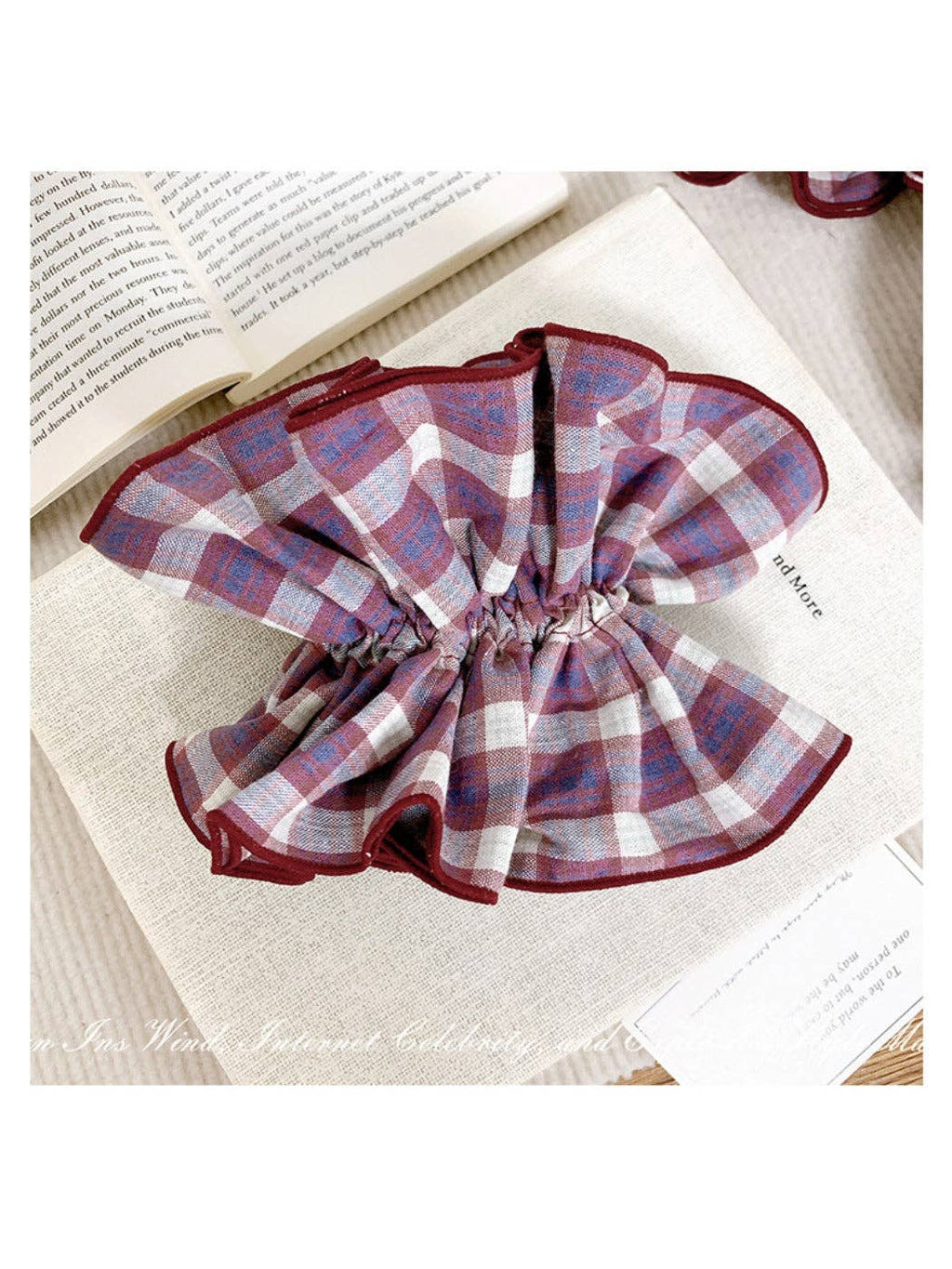 Gifty - Gingham Scrunchie Hair Ties: Red