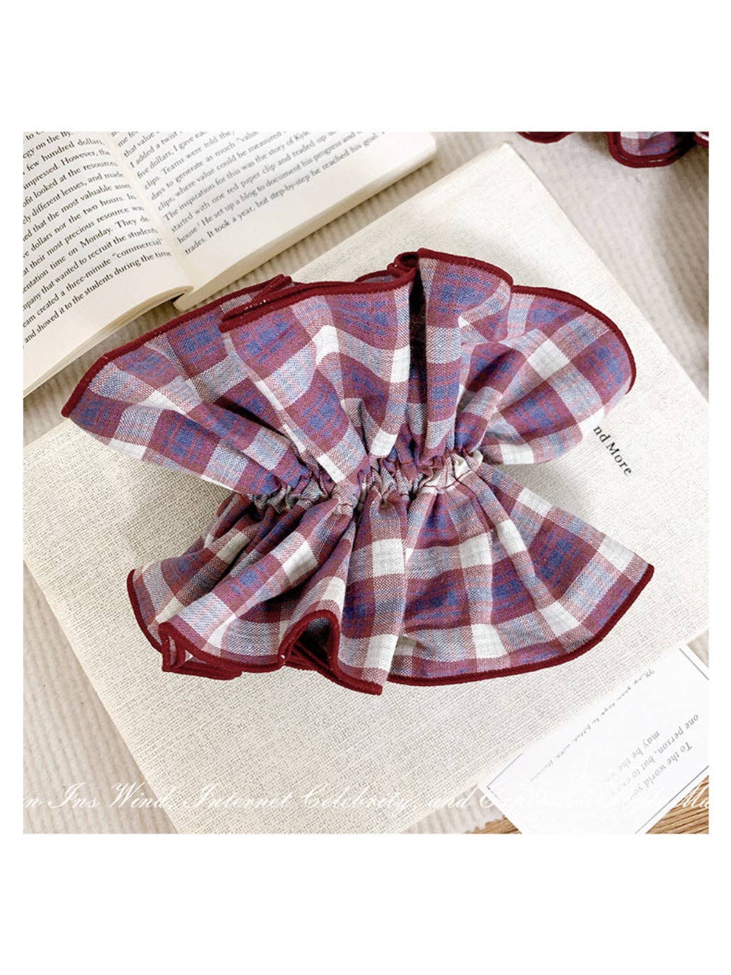 Gifty - Gingham Scrunchie Hair Ties: Red