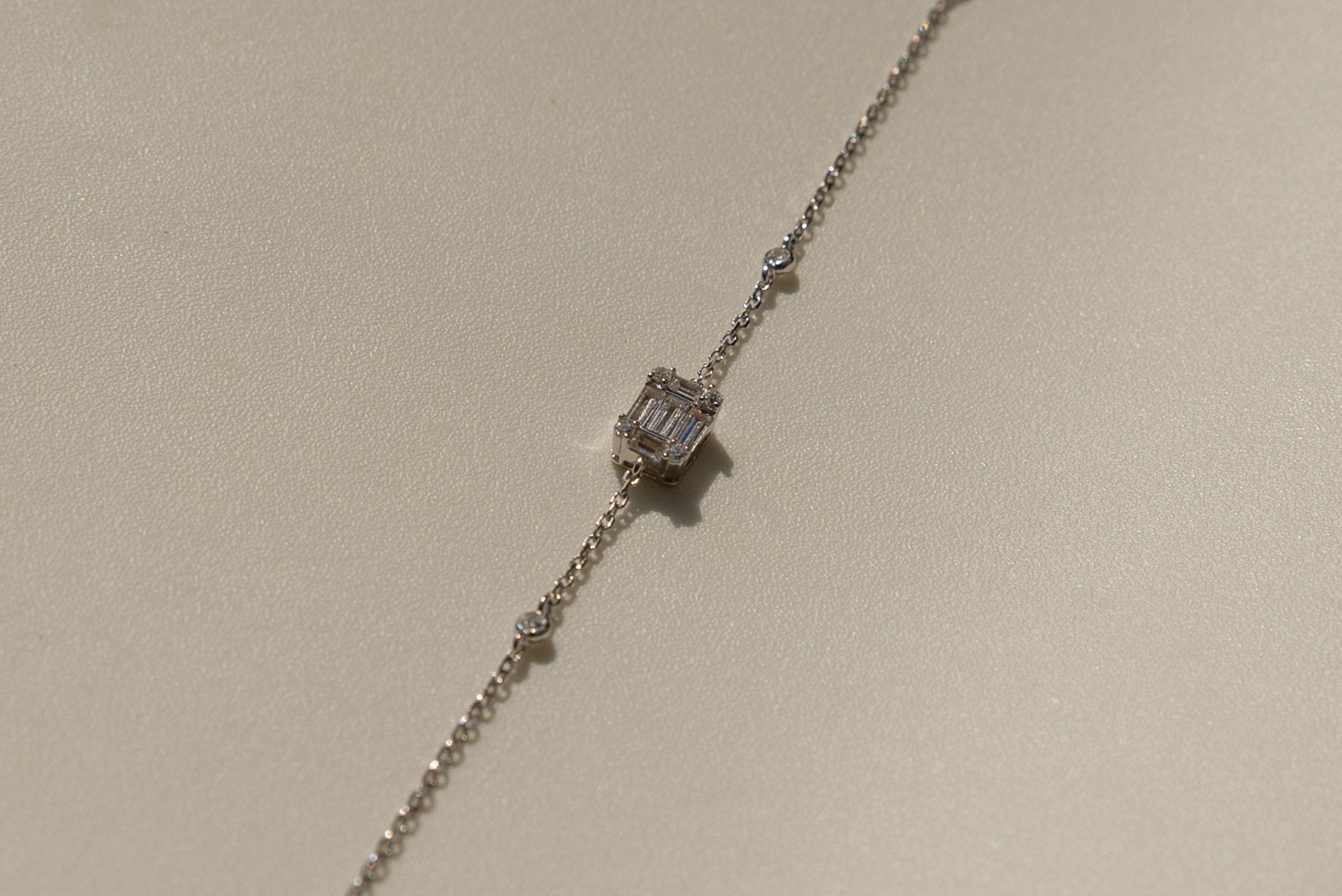 685bf416c0f3f4673dfe2462_baguette-bracelet-2_1751501488925.jpg