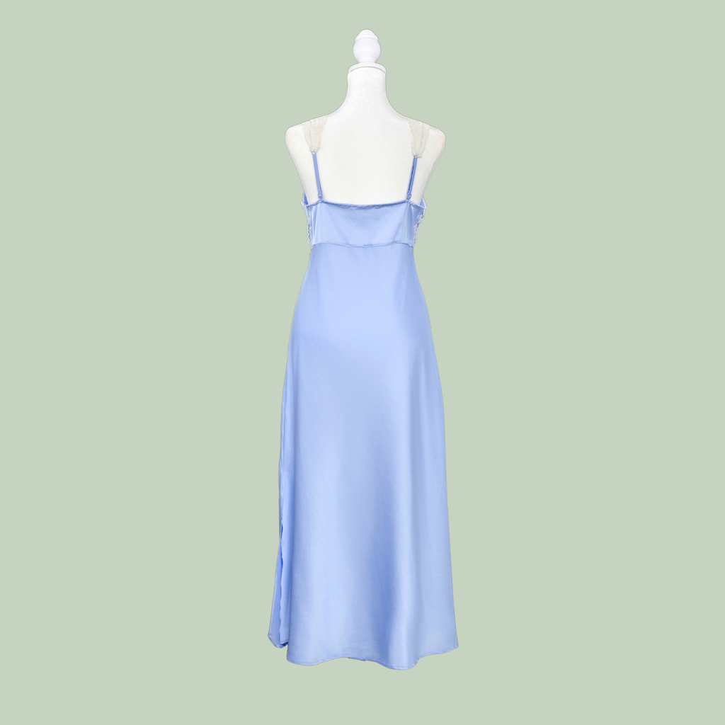 685bf416c0f3f4673dfe2462_blue-lace-dress-back_1778797658620.png