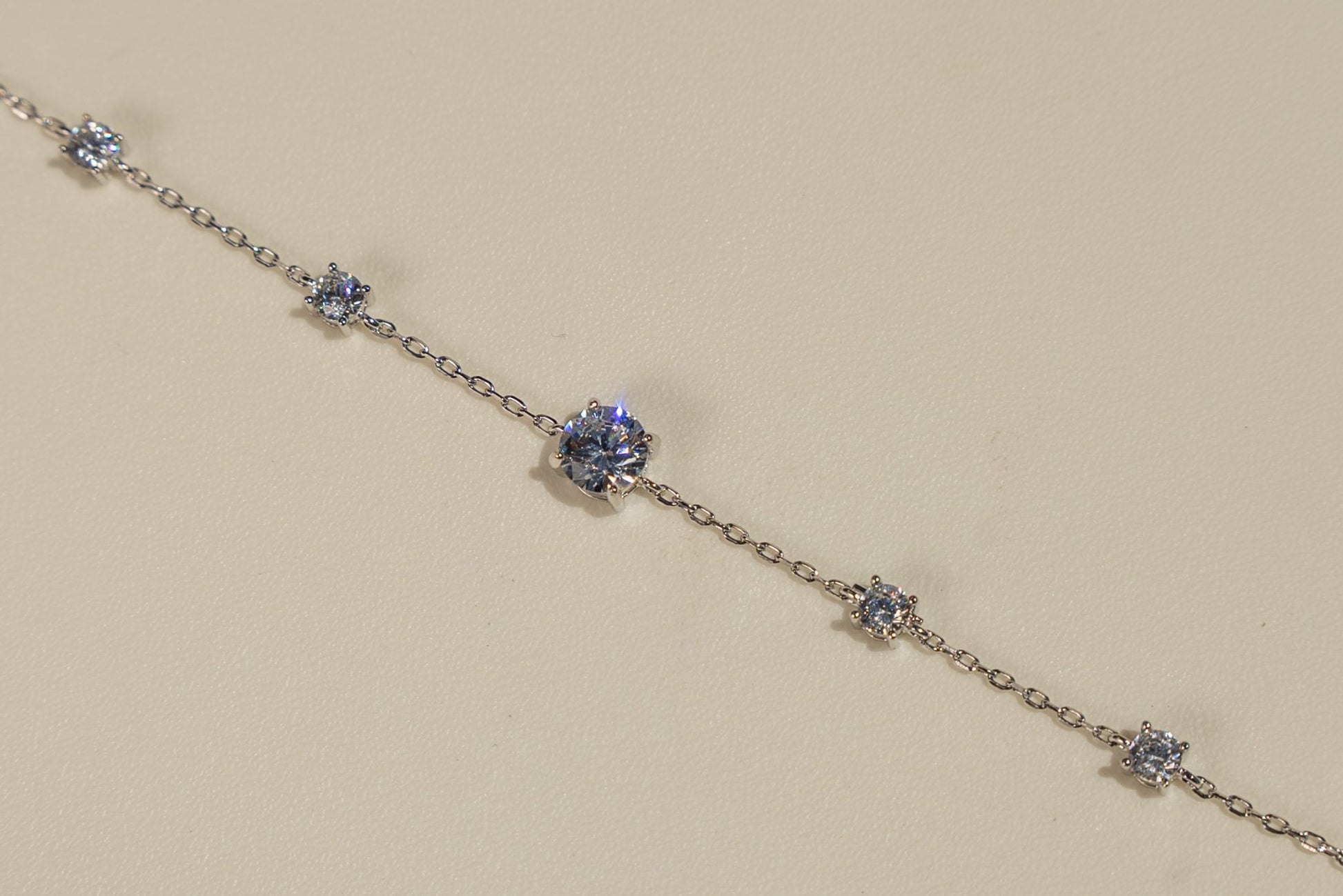 685bf416c0f3f4673dfe2462_circle-gem-bracelet-4_1751501354876.jpg