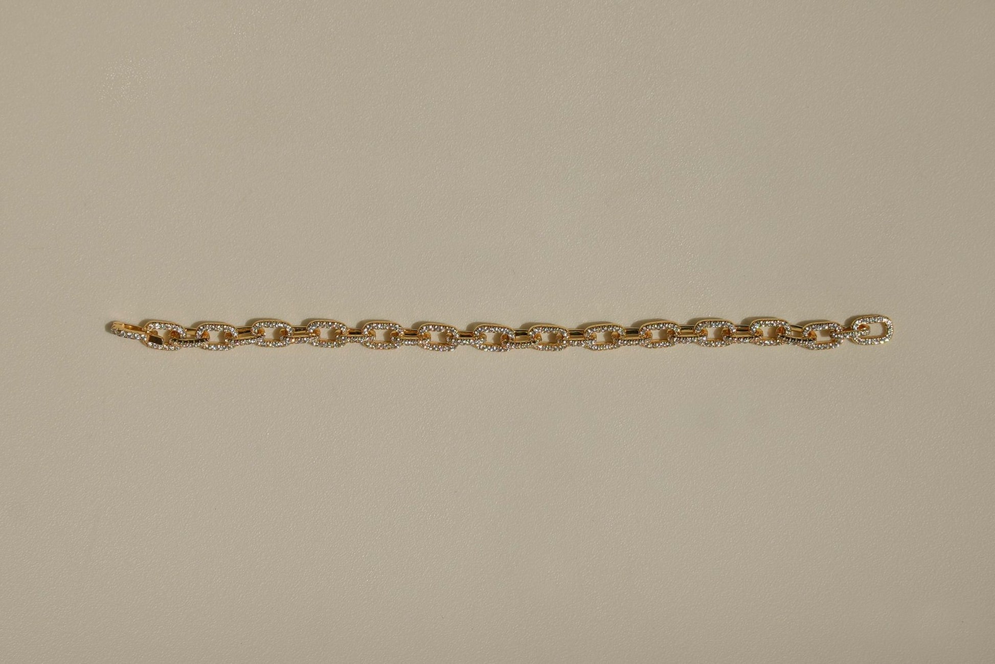 685bf416c0f3f4673dfe2462_glam-chain-link-bracelet-2_1751501959376.jpg
