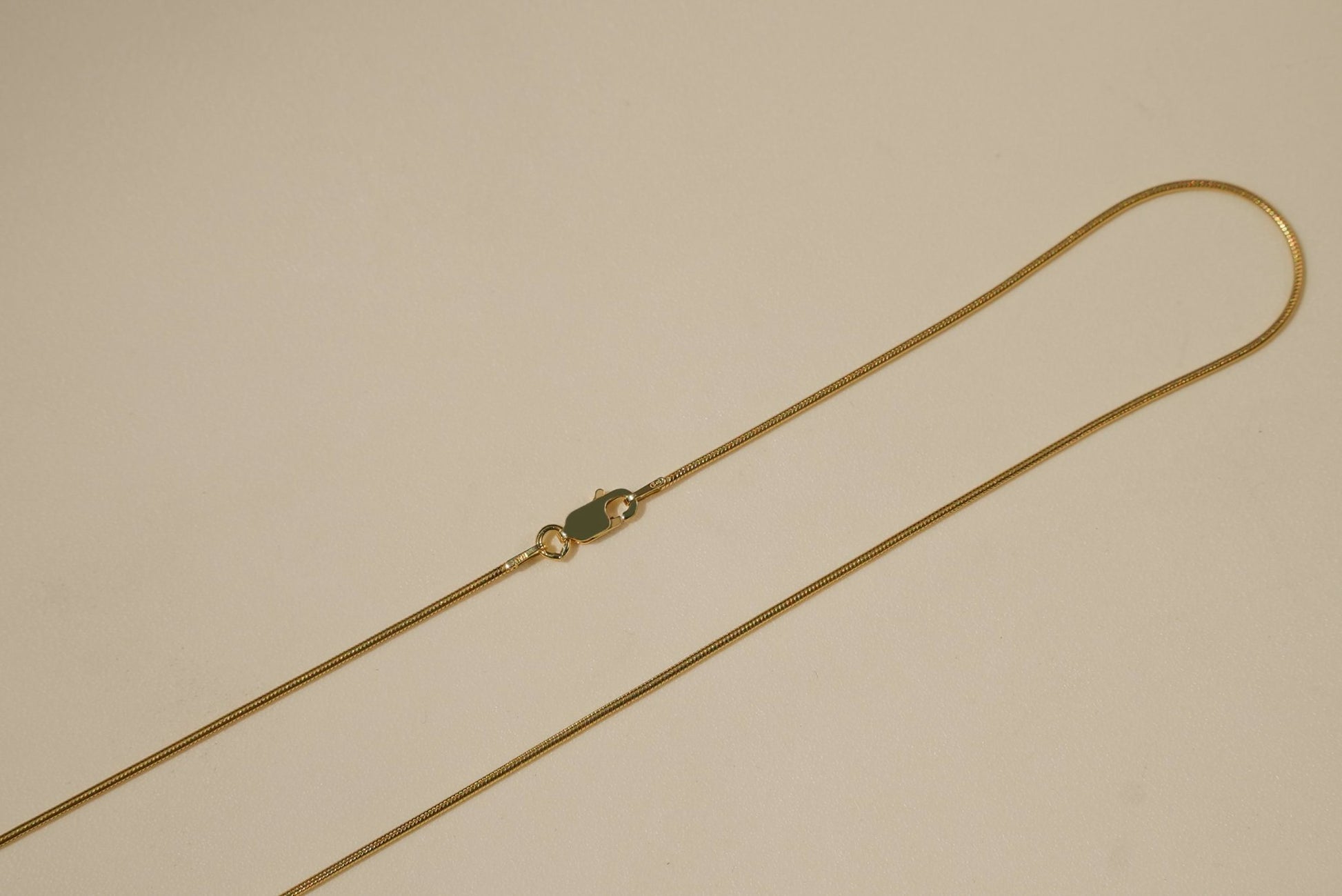 685bf416c0f3f4673dfe2462_glow-necklace-2_1751502960589.jpg
