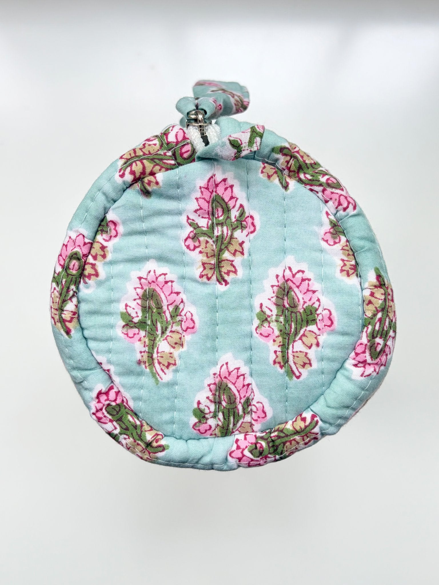 685bf416c0f3f4673dfe2462_house-of-mulmul-cotton-quilted-makeup-pencil-pouch-29-_1786980802340.jpeg