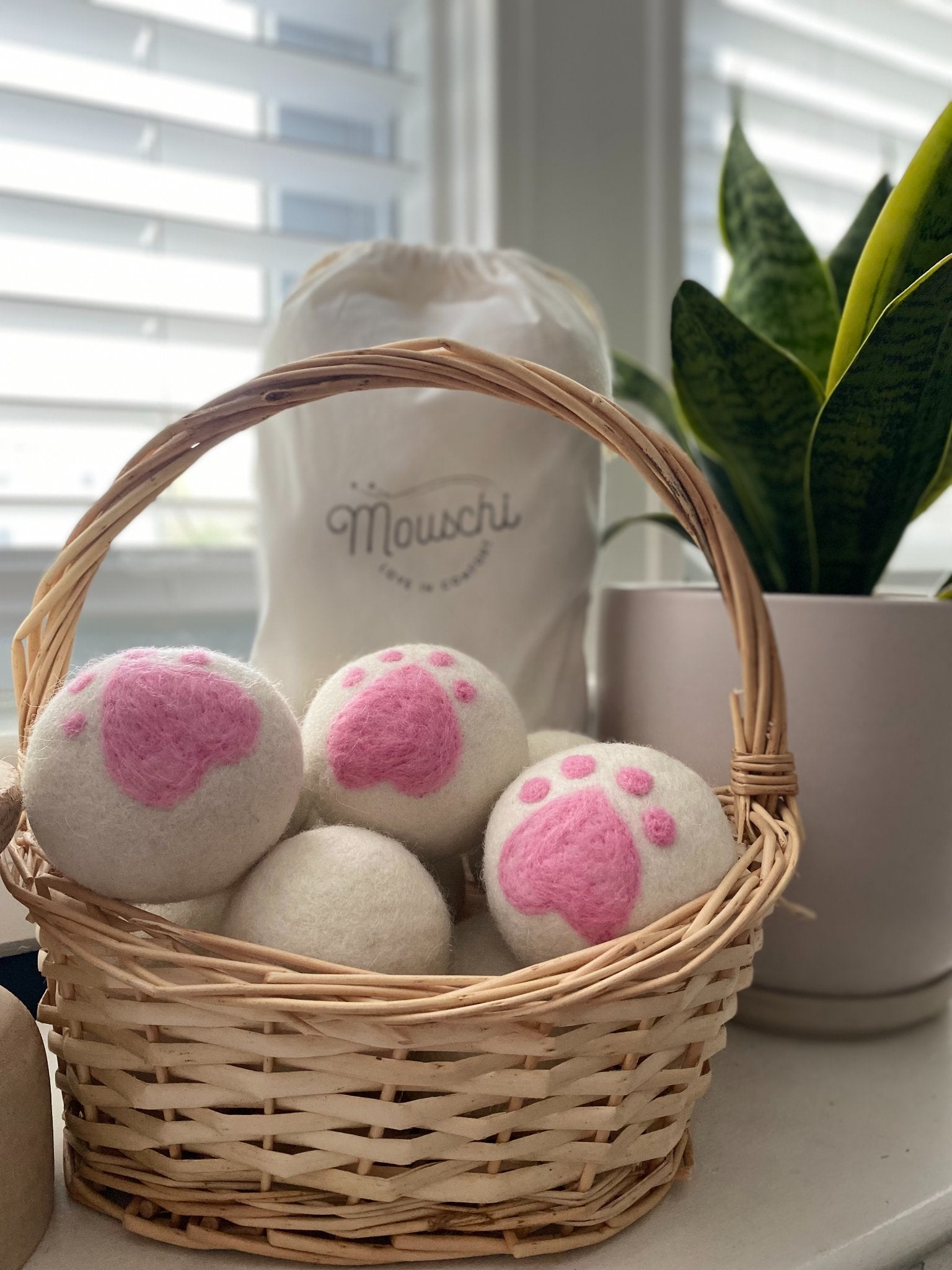685bf416c0f3f4673dfe2462_pink-dryer-balls-close-up-basket_1759515705344.jpg
