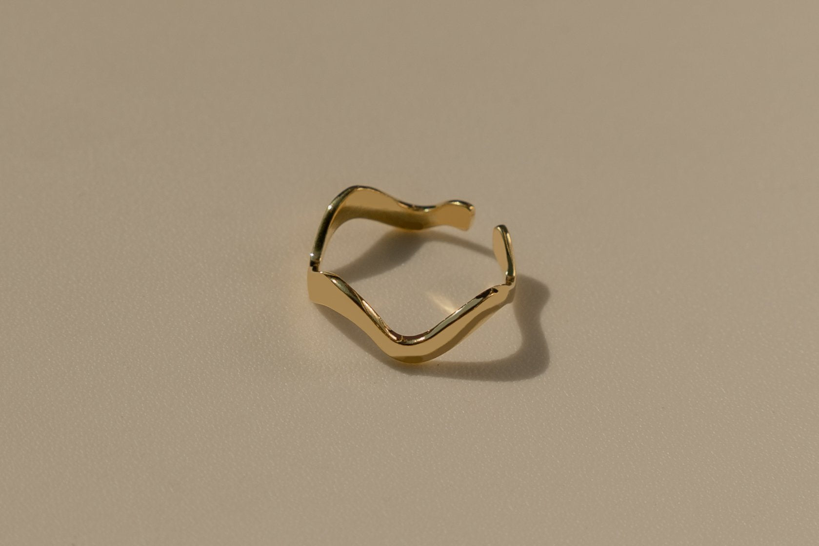 685bf416c0f3f4673dfe2462_wavy-ring-2_1751497961456.jpg