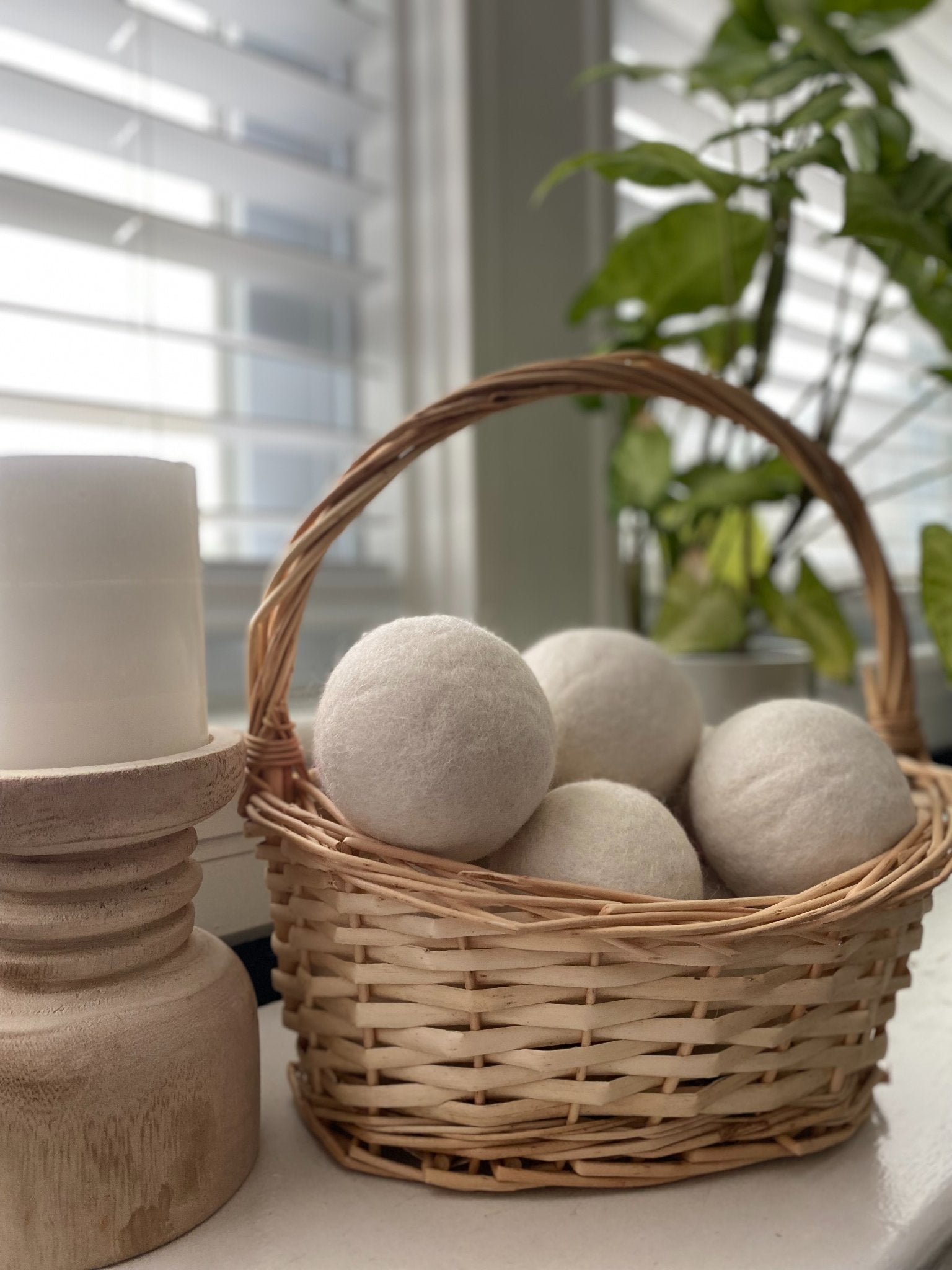 685bf416c0f3f4673dfe2462_white-dryer-balls-basket_1759515563090.jpg