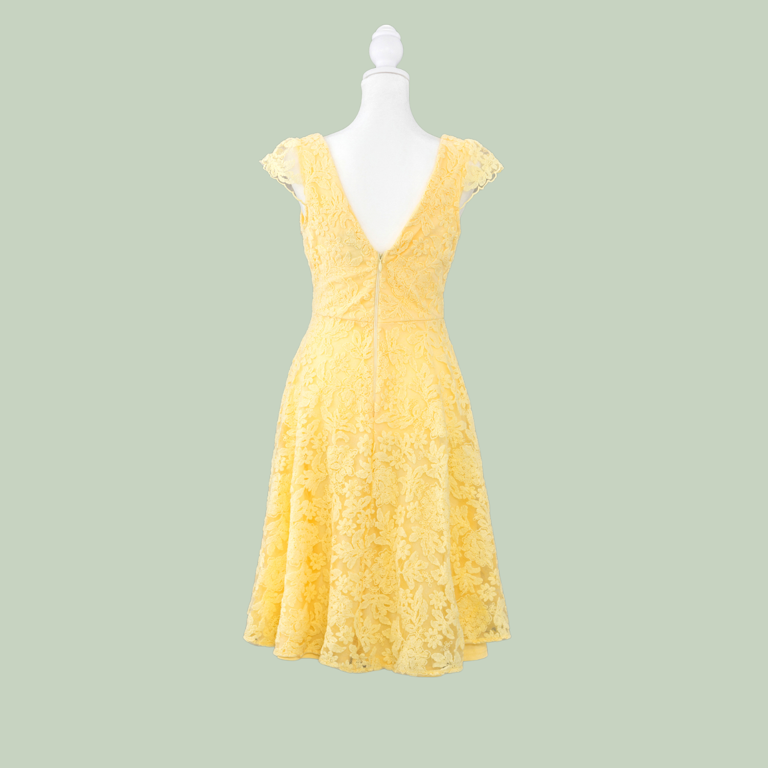 685bf416c0f3f4673dfe2462_yellow-dress-back_1778795013963.png
