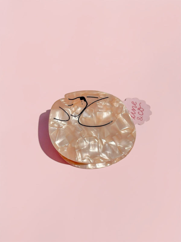 Blonde dog claw clip