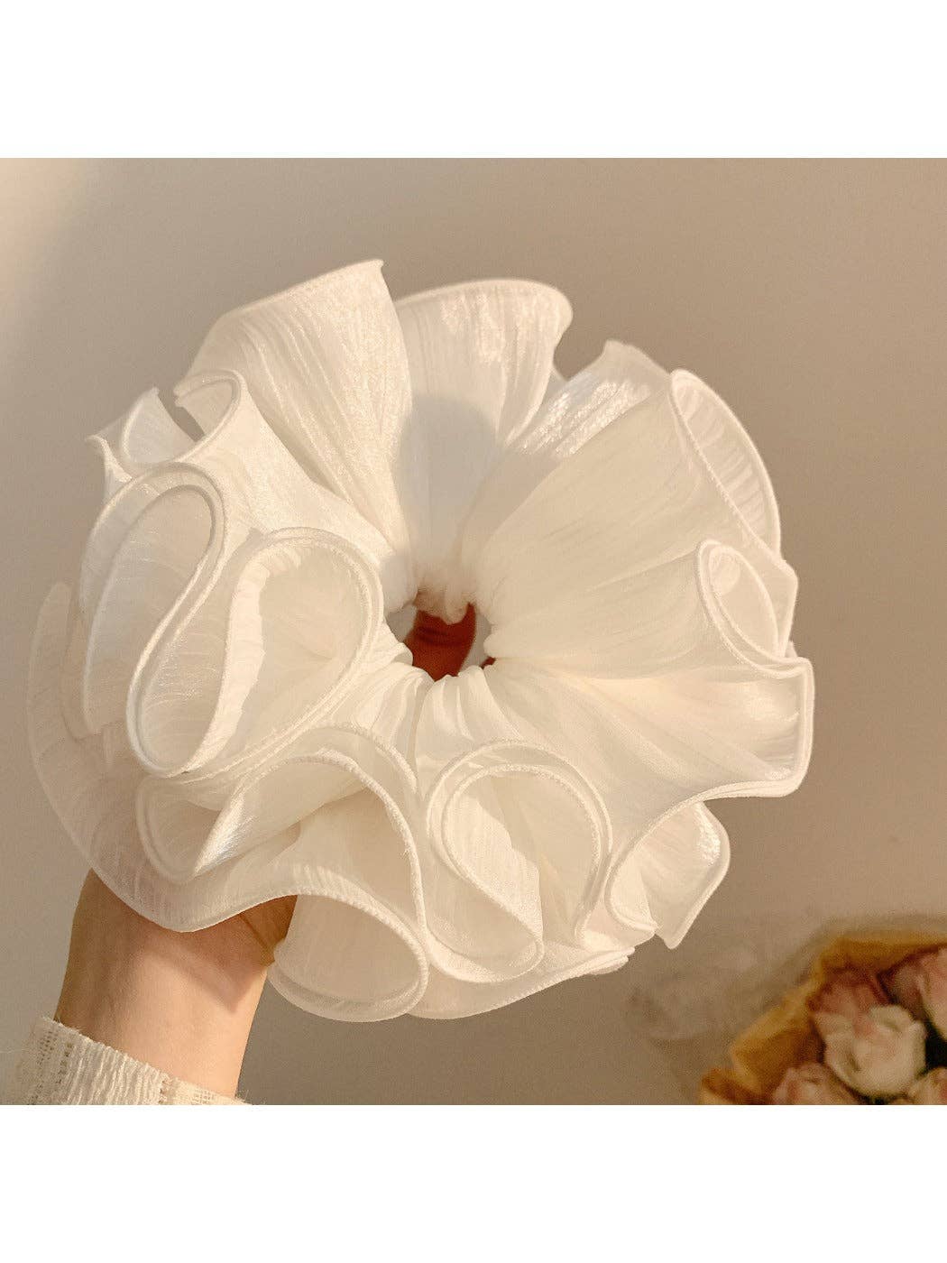 Gifty - Elegant White Ruffled Scrunchie: White